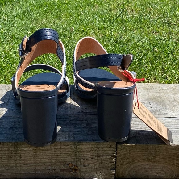 BNWT Boxed Wrangler Size 6 Sunny Dayla Block Heeled Sandals White Chunky Straps - Picture 4 of 15